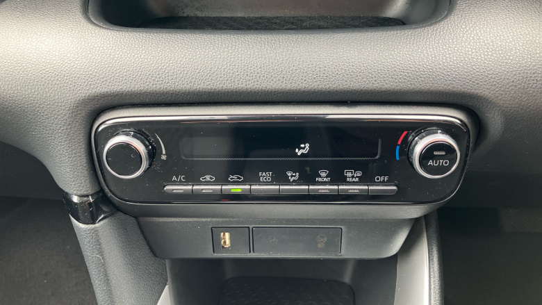 Toyota Yaris 1.5 Hybrid Design 5dr CVT Hybrid Hatchback